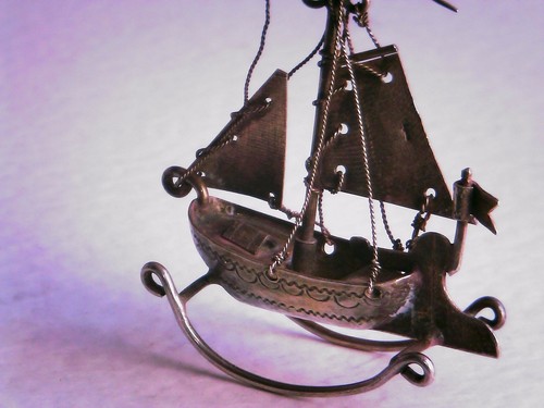 Two miniature silver Chinese boats. Approx' 5 cm h, weight together 21.45g. - Picture 4 of 13