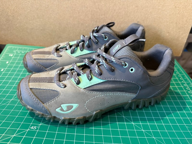 Women's Giro "Petra" MTB cycling shoes Cleats, EU 39, W 7.5 - (P618)
