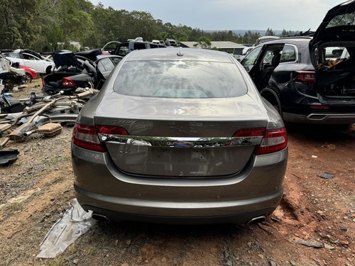 JAGUAR XF X250 06/08-05/15 RIGHT REAR DOOR BARE SHELL AND HINGES Sedan - Picture 8 of 10