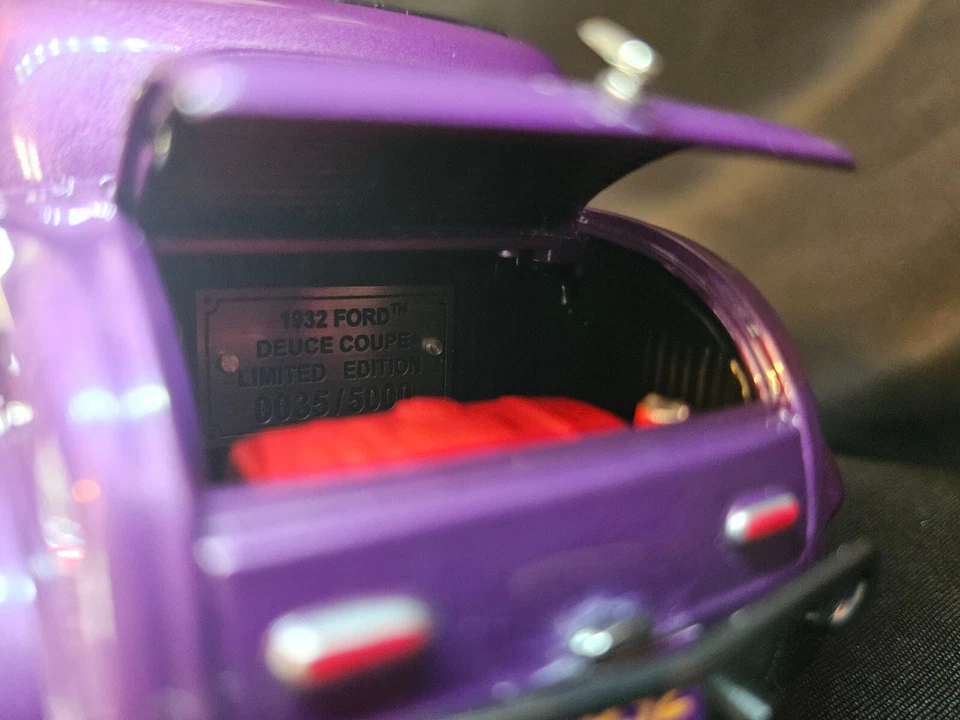 Franklin Mint 1932 Ford Deuce Coupe Purple Flames 1:24 Scale Inv. #1982 - Image 4 of 4