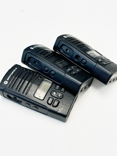 3x * TESTED FOR POWER* Motorola UHF 16 Channel Two Way Radios RU4160BKN9BA - Zdjęcie 2 z 5