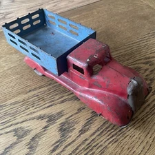 VINTAGE 1930’s WYANDOTTE PRESSED STEEL Stake Bed TRUCK 