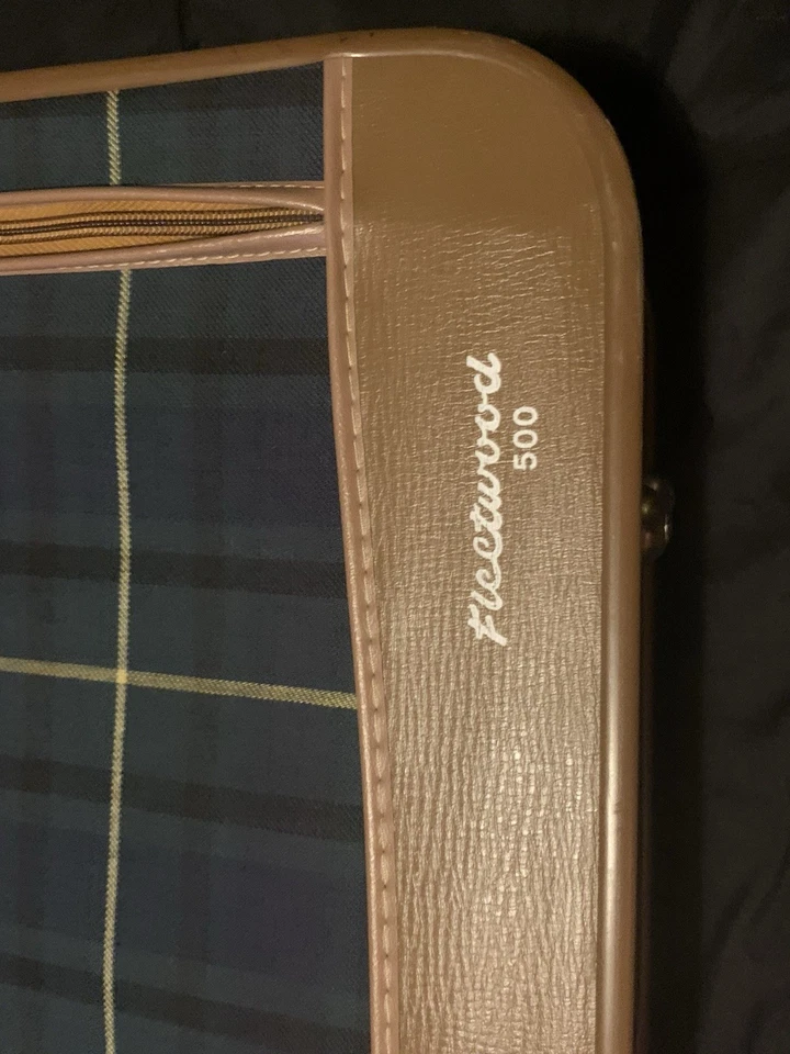 Maleta Fleetwood 500 Tartán Rojo Cuadros con Llave Ligera Limpia EC Foto 3 de 4