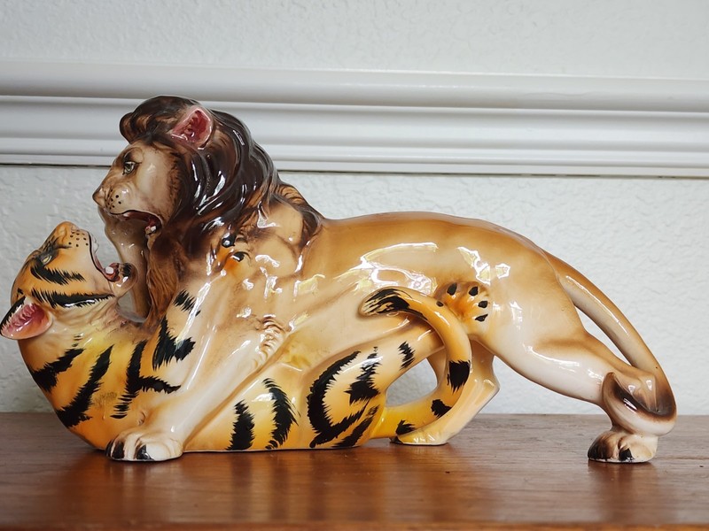 Vintage 1950'S Dee Bee Co. Hand Painted Ceramic Lion & Tiger Figurine 10.5Lx6Hx3