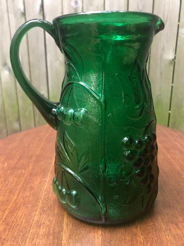 VTG Rossini Green Glass Pitcher from Empoli Italy Grape Vine and Cherry Design - Picture 3 of 9