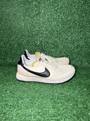Nike Waffle Womens Size 6 White Black Running Shoes Casual Comfort Sneakers