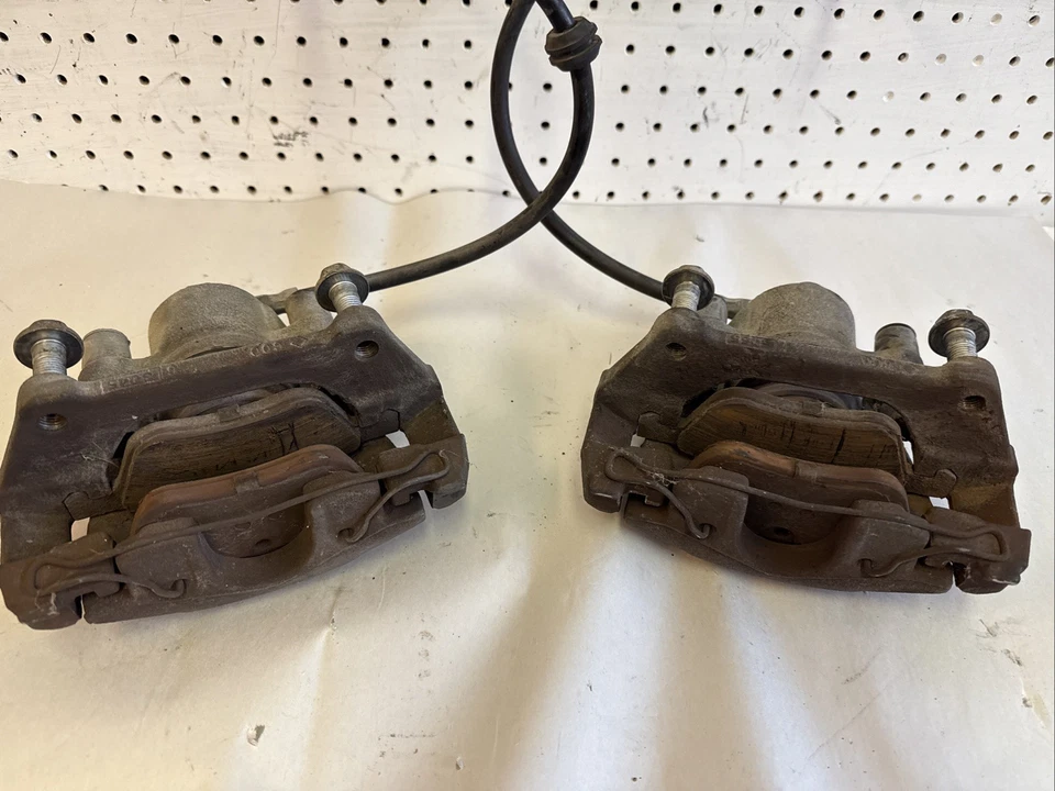 2005 Mini Cooper S porta-pinças de freio dianteiro esquerdo e direito fabricante de equipamento original - Imagem 4 de 4