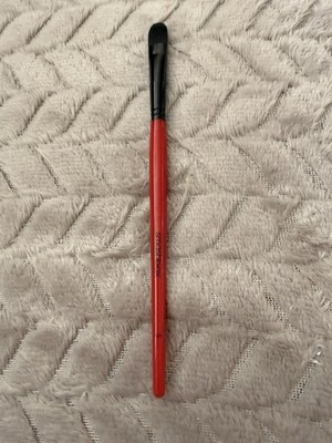 The Smashbox Precision Concealer Brush #5 - Neu