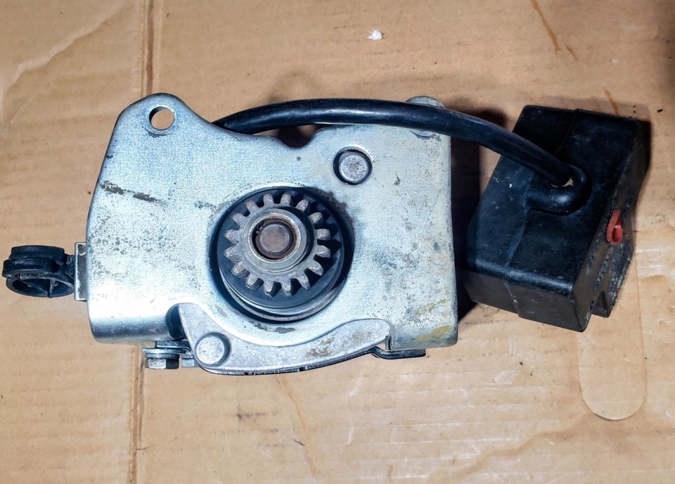 Manopola cambio per Clio 4 (MK4) 5 velocità manuale OEM: 328654134R