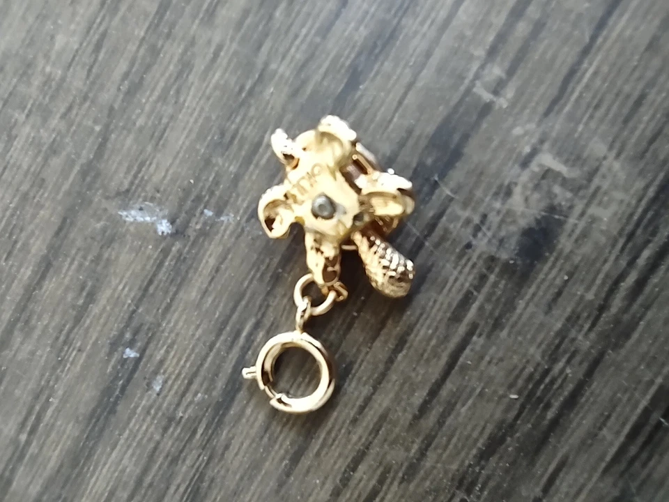 Muy Raro KJL Kenneth Jay Lane Firmado Azul Y Dorado Articulado TORTUGA Dije Foto 4 de 4