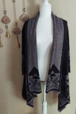 Adrienne Vittadini Black/Gray Shawl Style Sweater With Sleeves Small