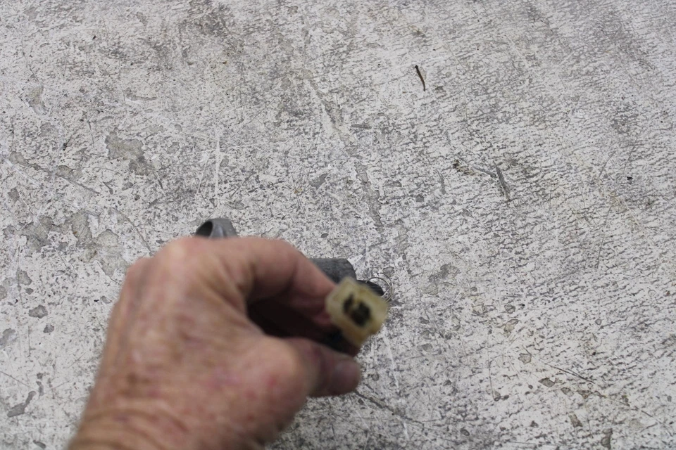 75-82 YAMAHA XS650 XS 650 OEM BLOQUEO DE ENCENDIDO CON LLAVE b4 Foto 4 de 4