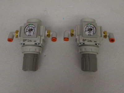 Lot of 2 SMC AR25-N02E-Z-B 7-125 P Si AIR PRESSURE REGULATOR