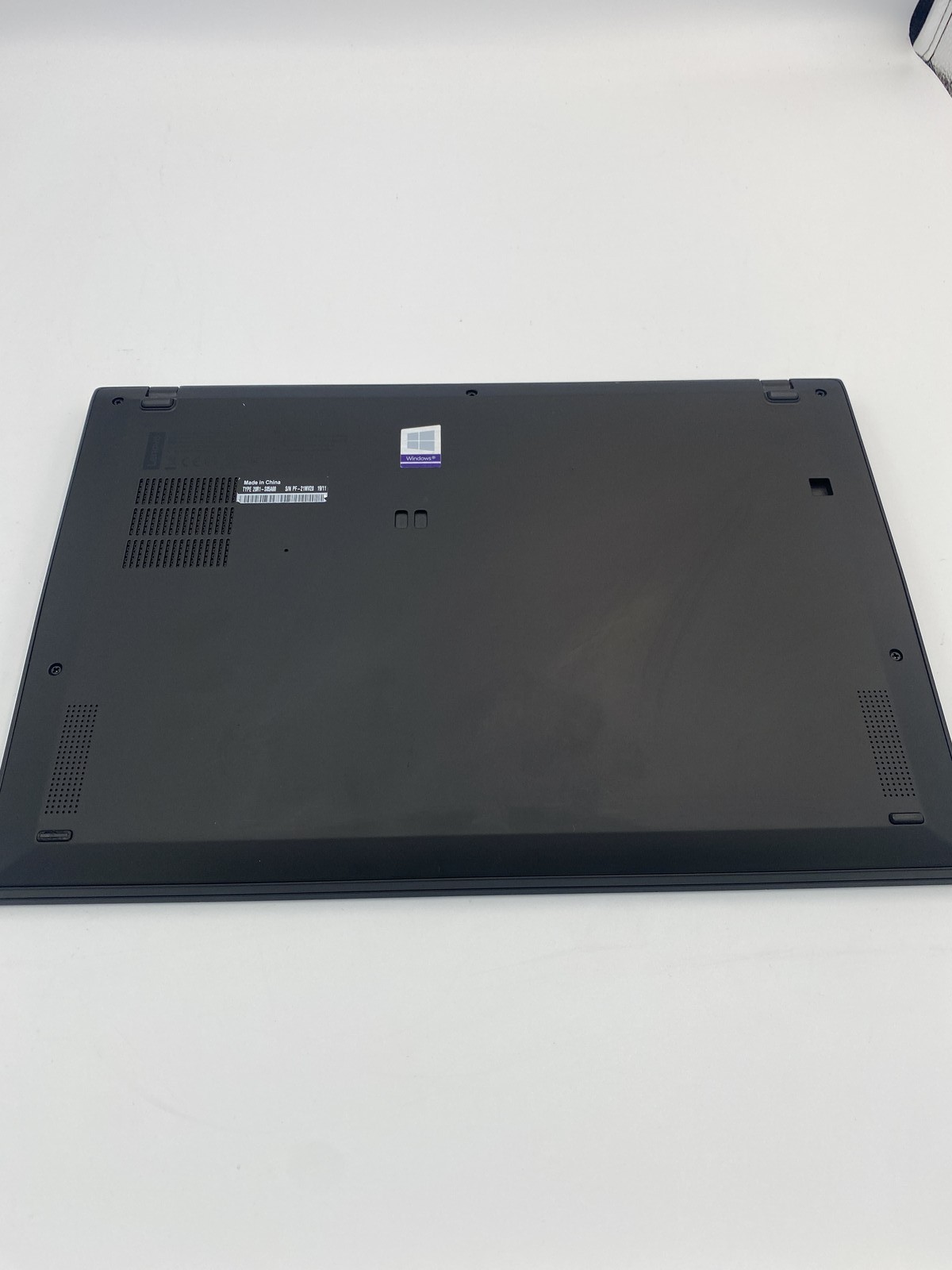 Lenovo ThinkPad X1 Carbon Gen 7, 14-Inch Laptop, with Intel(R) Core(TM) i7-10710U CPU @ 1.10GHz, Windows 11 Home