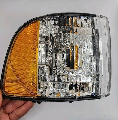 Eagle Eyes CS023-U000R Right Parking Light Assembly For RAM 94-02 1500 2500 3500