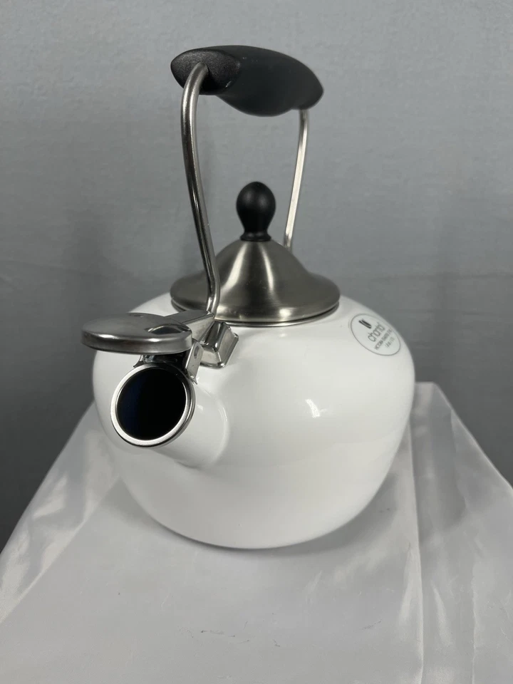 Chantal Victoria 1,8 qt Estufa Tetera Blanca Silbido Tetera Esmalte Sobre Acero Foto 2 de 4