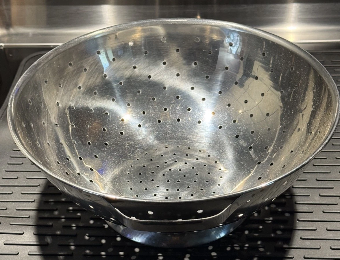 11" Stainless Steel Pedestal Colander With Handles Pre-owned