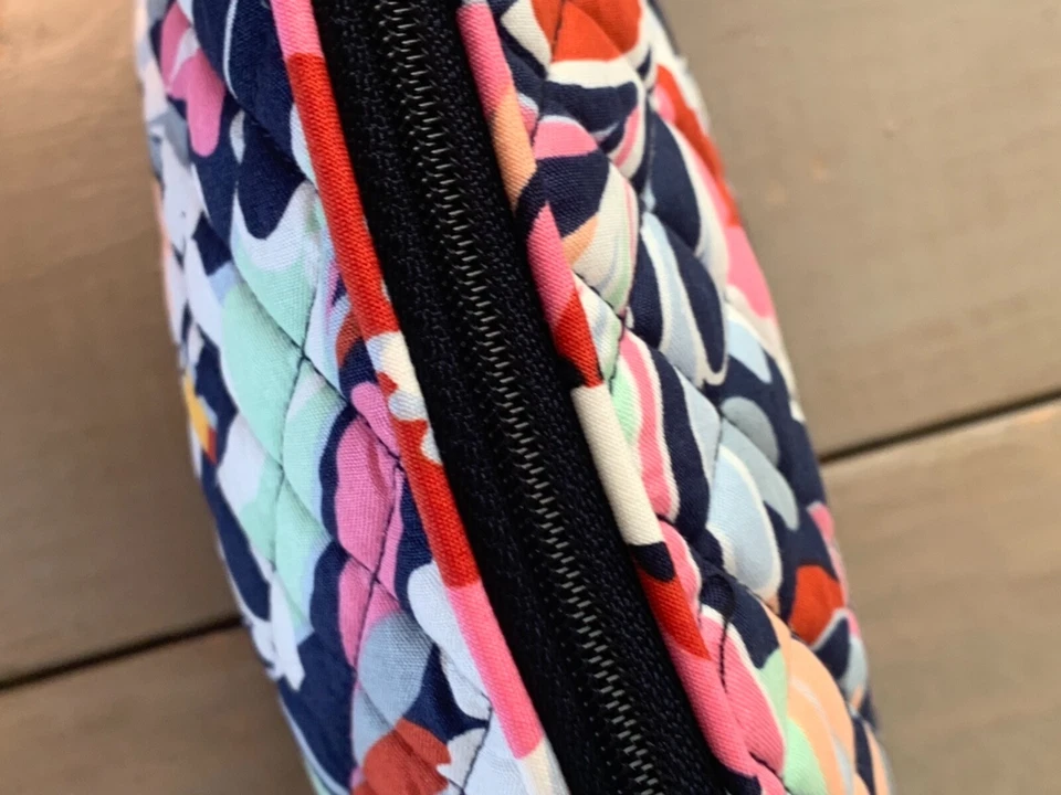 Bolso/estuche de cosméticos Vera Bradley Grand Travel Mod Paisley acolchado; forrado Foto 2 de 4