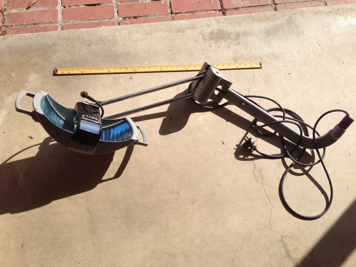 VINTAGE WORKING WILMOT CASTLE CO. SWINGING SURGICAL DENTAL LAMP