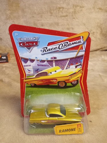 Disney World of Cars Original Gold Ramone #12 - Totalmente NUEVO - Imagen 9 de 9