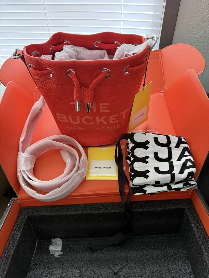 Marc Jacobs The Leather Mini Bolsa Balde Elétrica Laranja RARA NOVA COM ETIQUETAS Autêntica $395 - Imagem 3 de 4