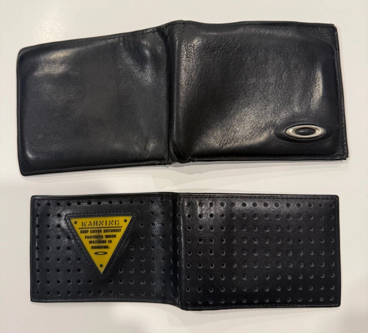 Oakley ブラック 折りたたみ財布 レザー OAKLEY(オークリー) / 2つ折り