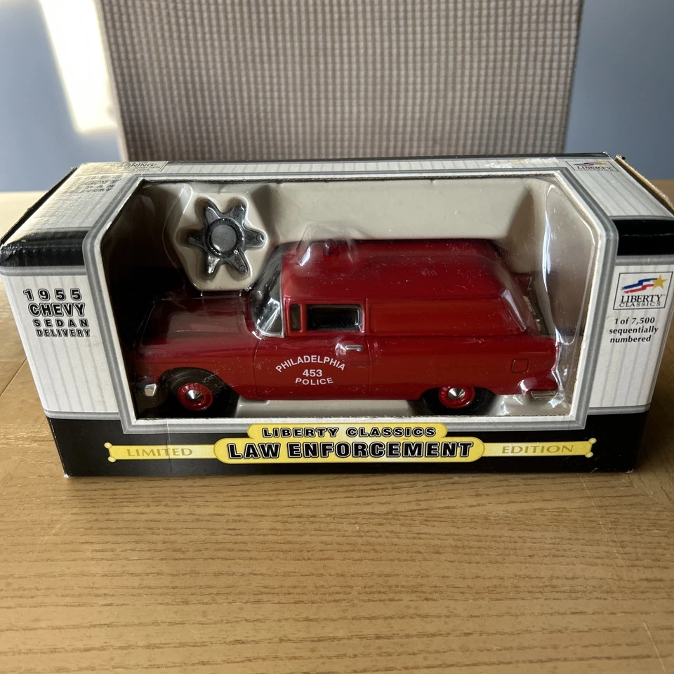 (2 autos) Chevy 1955 sedán policía + Chevy 3100 1953 - NUEVO fundido a presión Foto 3 de 4