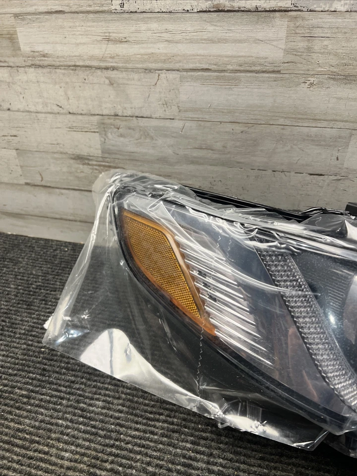 Оригинальный корпус фары Ford GD9Z-13008-W 2017-2020 Lincoln - Изображение 3 из 4