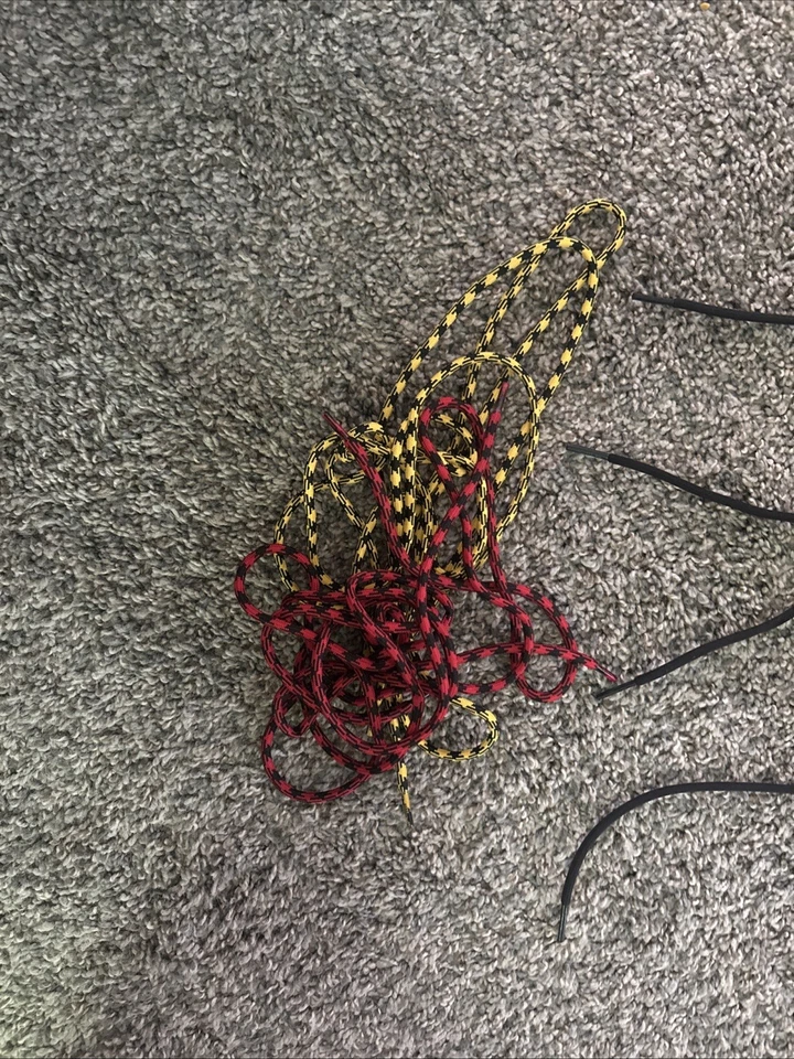 Botas Dr. Martens 8 Agujeros Cuero Negro Con Cordones Puntada Amarilla Talla 7 Mujeres Auténticas Foto 2 de 4