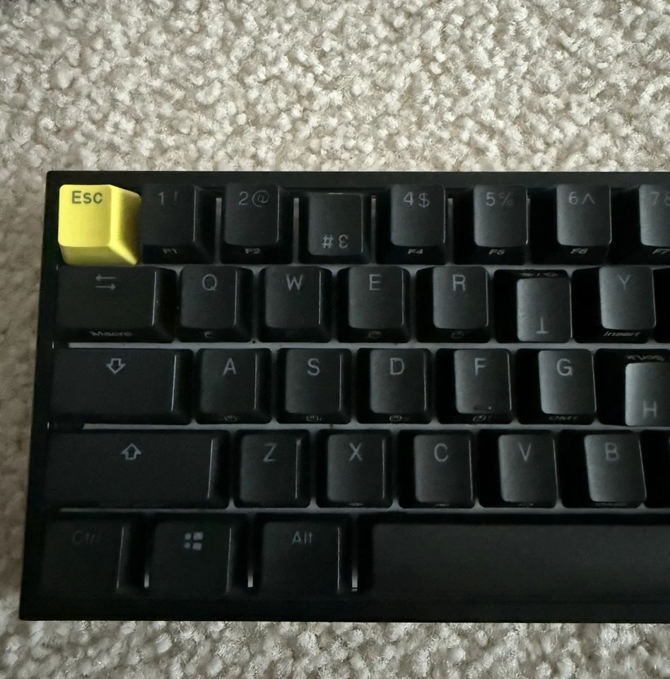 Teclado mecánico Ducky One 2 RGB TKL RGB LED doble disparo PBT rojo cereza MX Foto 3 de 4