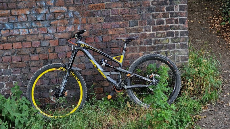 2016 Yt Capra Carbon Frame Full Suspenison Mountain Bike and open to offers