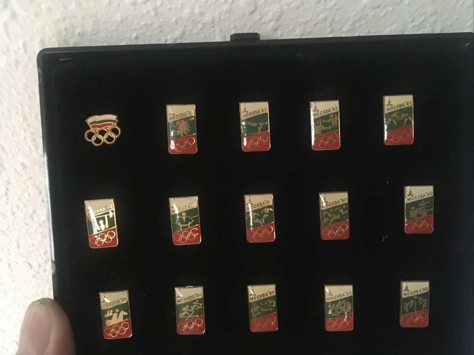 1980 Moscow Olympic NOC Bulgaria Delegation Set of 20  Pin Badges - Image 2 of 4