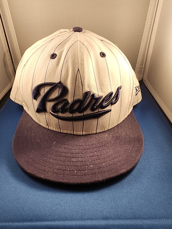 VTG New Era San Diego Padres Pinstripe Snapback on size fits most Very Rare 🌎 