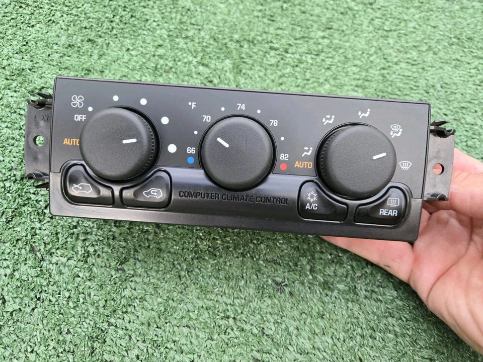 2002 CADILLAC ESCALADE A/C HEATER CONTROL CLIMATE CONTROL TEMPERATURE CONTROL  - Image 2 of 4