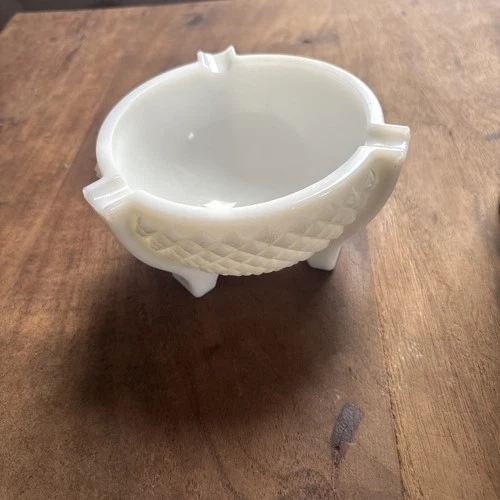 Vtg L E Smith Milk Glass Ashtray 3 Footed Diamond White Hobnail Trinket Dish