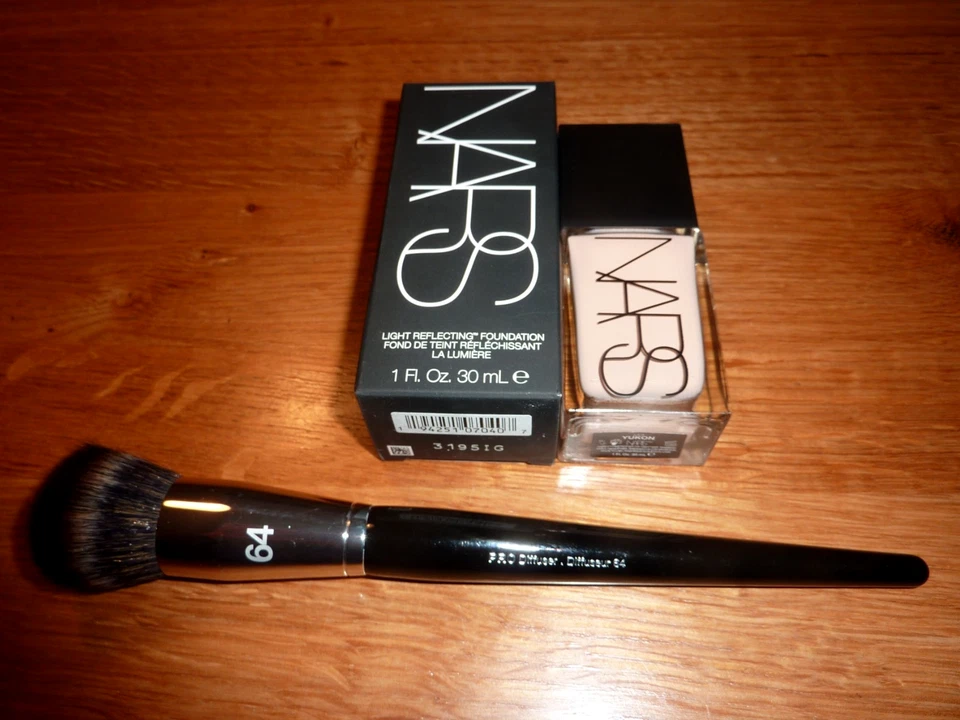 NARS Light Reflecting Foundation Light 2,5 YUKON + SEPHORA Foundation Pinsel - Bild 2 von 4