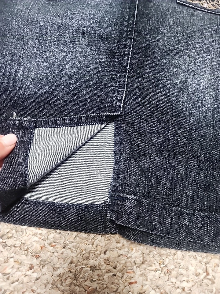 Earl Jean Women's Size 6 Denim Skirt Embellished Accents 19" - Image 2 of 4