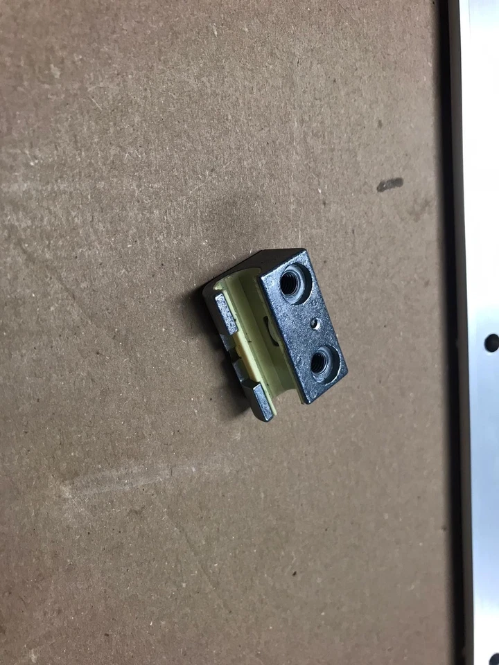 NEFF I99L59N0GB/01 - 2x Rails and 4x Mounting Brackets - Spares Only - Image 4 of 4