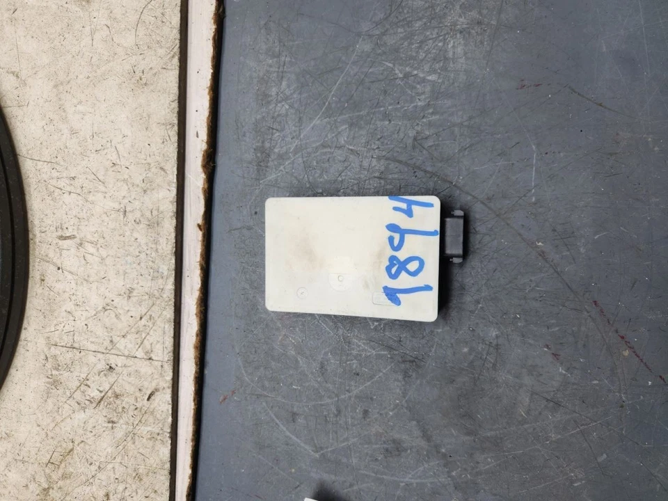 Sensor de punto ciego trasero Mercedes Clase S W222 usado OEM Foto 2 de 4