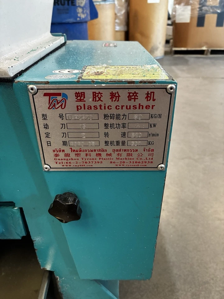 Molinillo de plástico 5hp, granulador. 480v funciona muy bien Foto 3 de 4