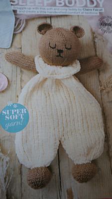 Strickanleitung für kuscheligen Bedtime Teddy in D.K. & Chenille - 15 Zoll groß