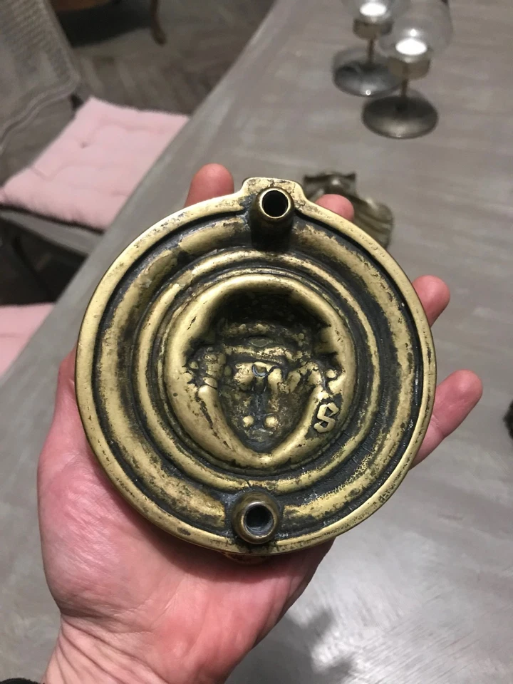 Ancien heurtoir de porte en laiton.  - Photo 3/3