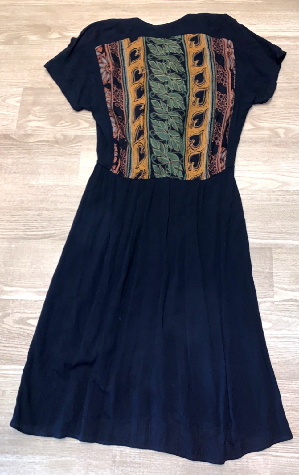 Vintage Phoebe Black Fall Leaf Pattern Short Slee… - image 5