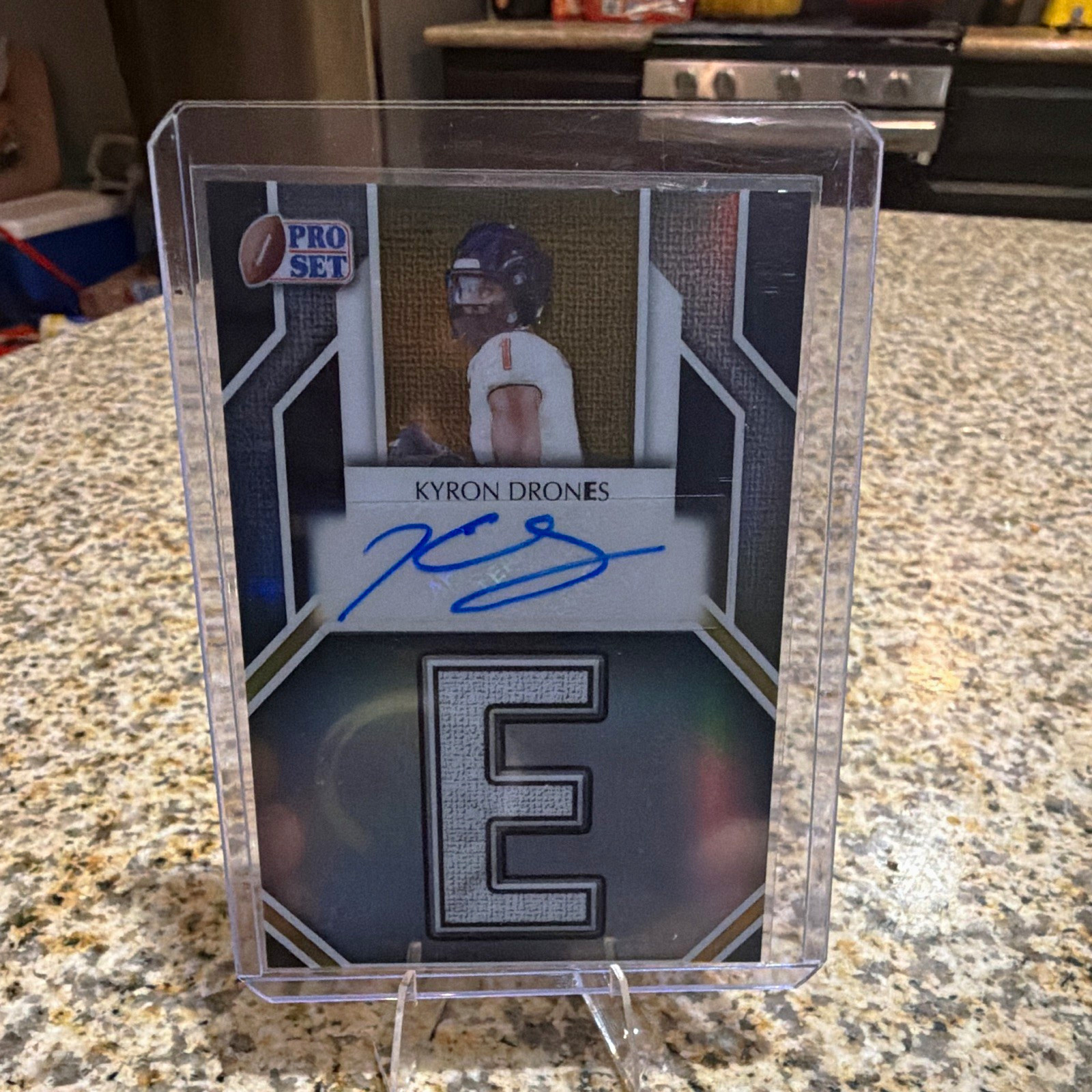2025 Leaf Pro Set Kyron Drones Virginia Tech Surname Signatures Auto SS-KD1 /25