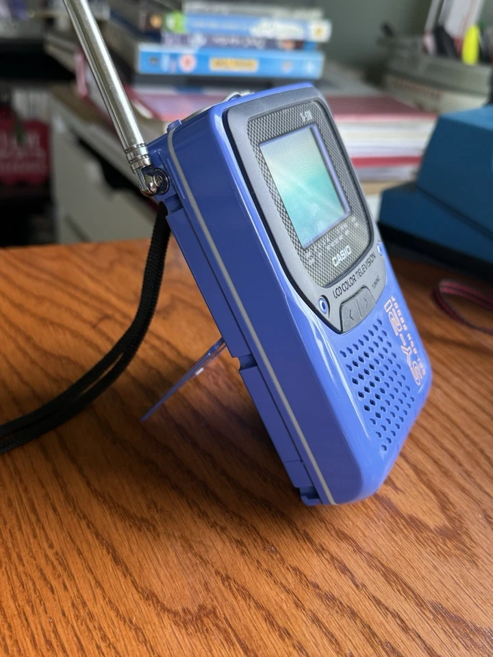 🔥Vintage Casio SY-21 Water Resistant Portable Color 2.3" LCD Analog TV  Working - Image 4 of 4