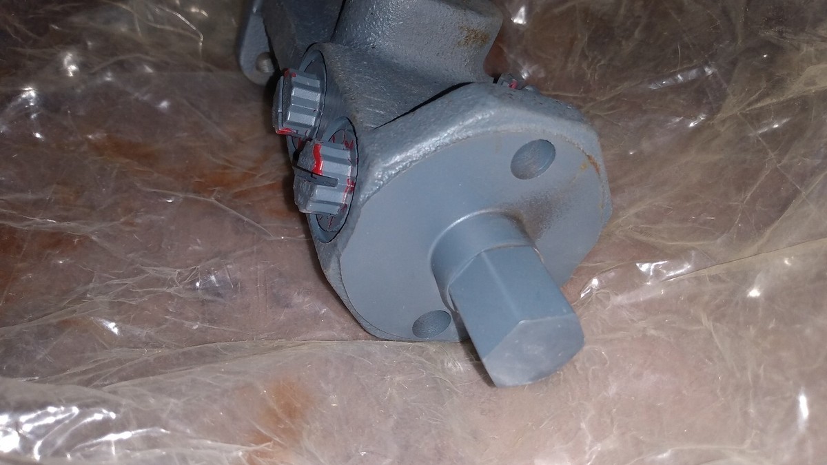 JOHN DEERE HYDRAULIC BRAKE VALVE AT173073 ( ref: R978726638 - MB08  