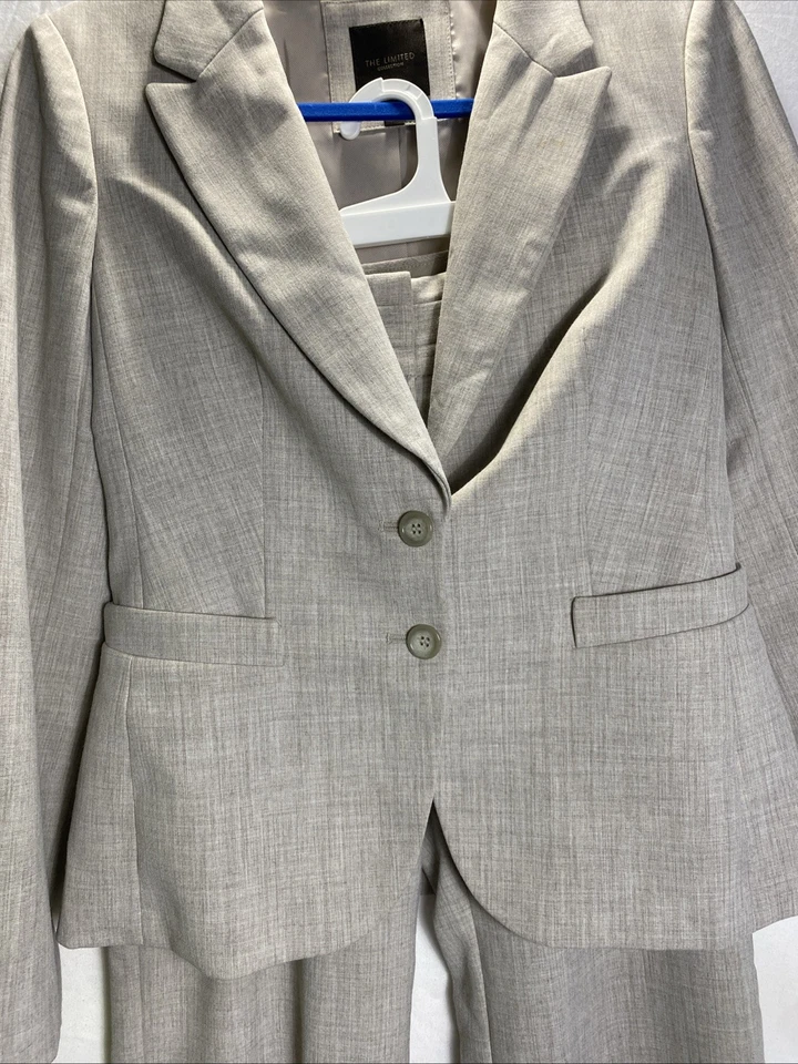 Conjunto de chaqueta y pantalón traje beige The Limited Collection para mujer talla 4 Foto 3 de 4