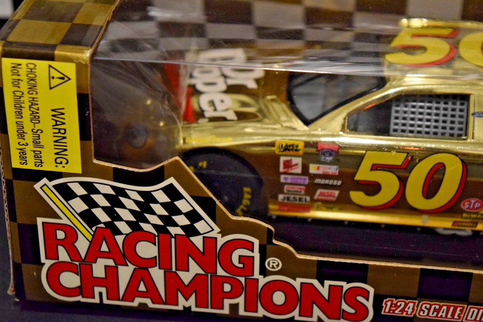 Ford Racing Champions 1999 50 aniversario Mark Green Dr.Pepper #50 escala 1:24 Foto 2 de 4