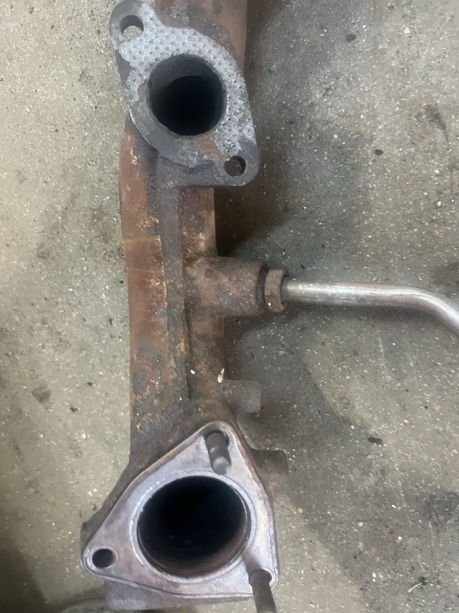 1985-1989 nissan 300zx passenger side exhaust manifold outlets