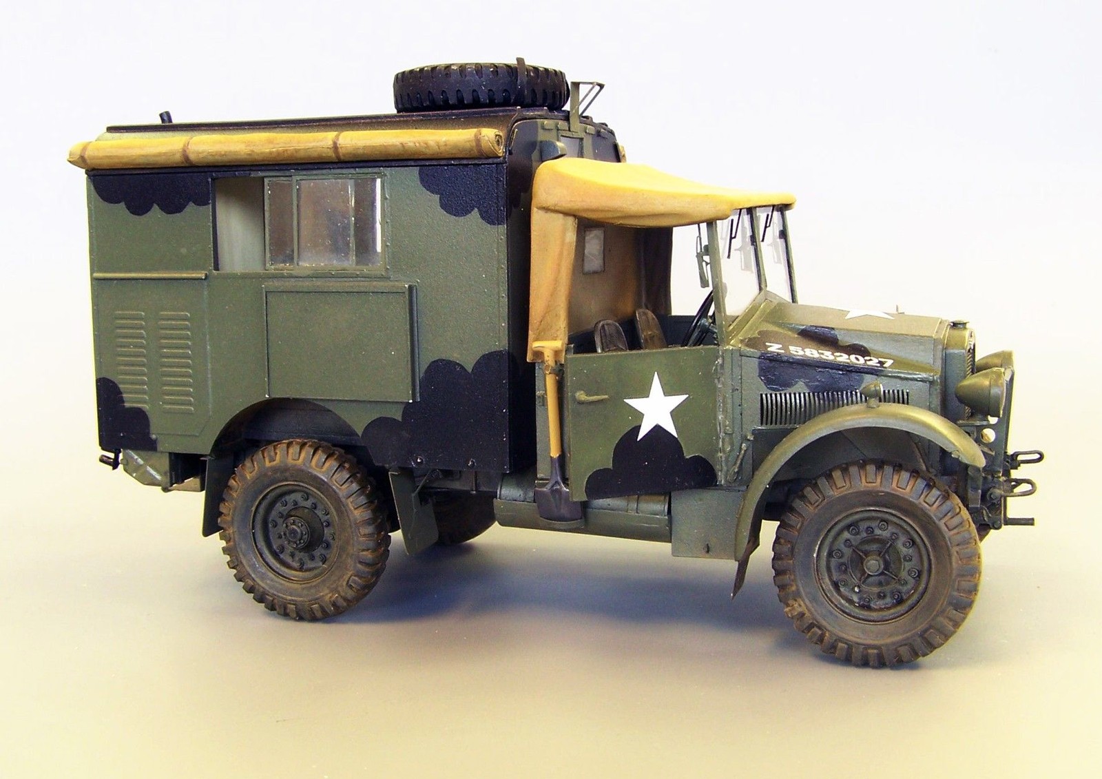 Plus Model 441 - 1:35 Resin Kit Morris CS8 with Body MK III